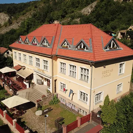 Obecná škola 3*