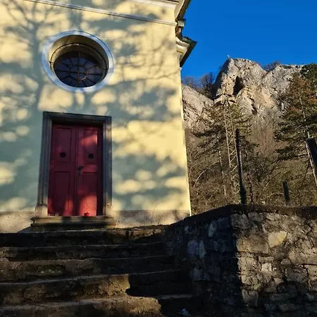 Obecna Skola 3* Svatý Jan pod Skalou