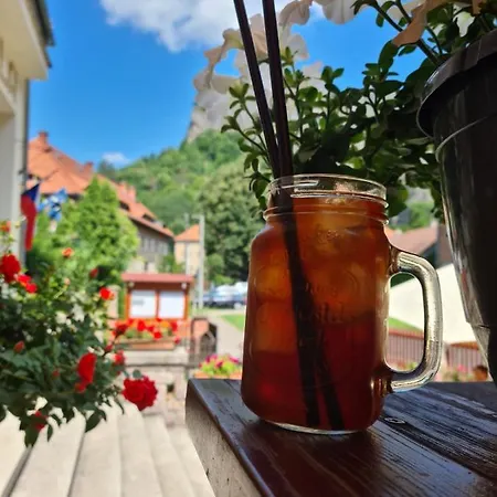 Obecná škola 3*