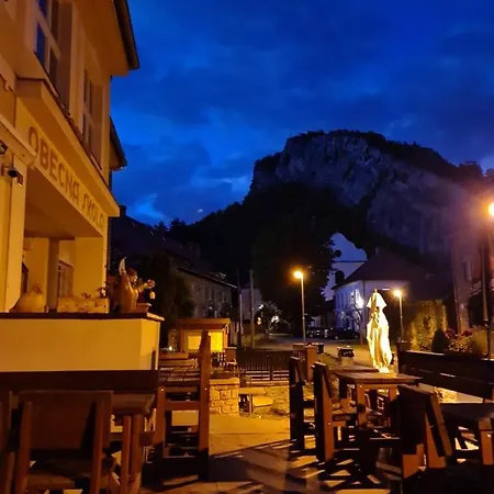 Obecna Skola Svatý Jan pod Skalou