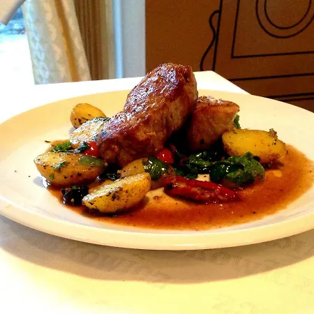 Obecna Skola Svatý Jan pod Skalou