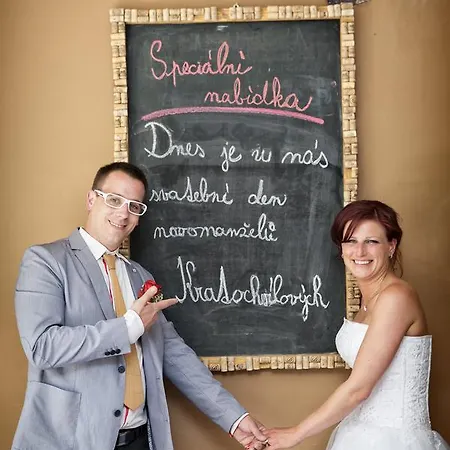 Obecna Skola Hotel Svatý Jan pod Skalou