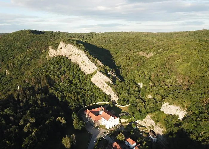 ホテル Obecna Skola Svatý Jan pod Skalou