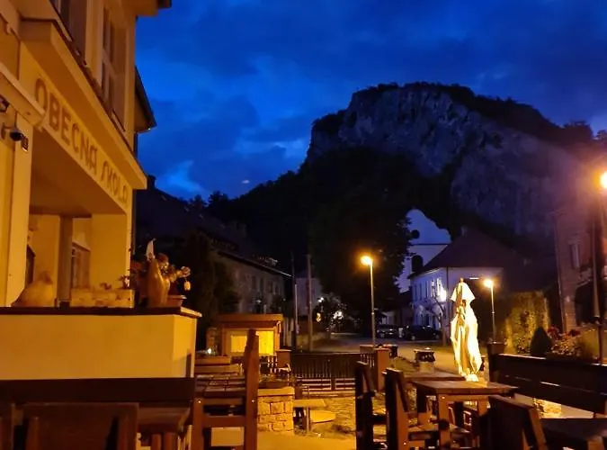 Obecna Skola Svatý Jan pod Skalou