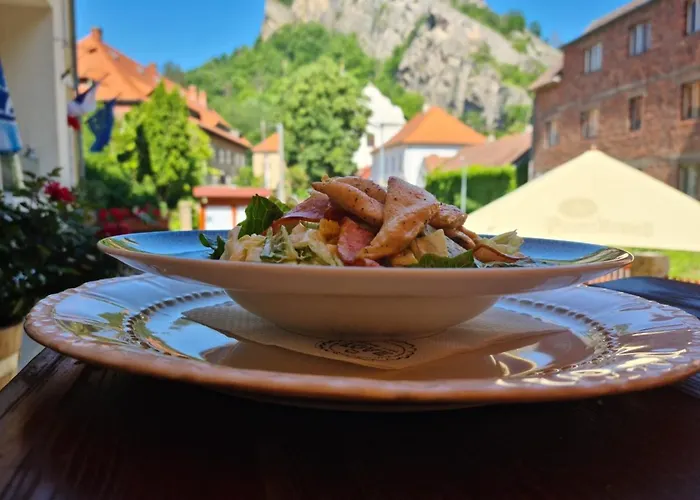 Hotel Obecna Skola 3*