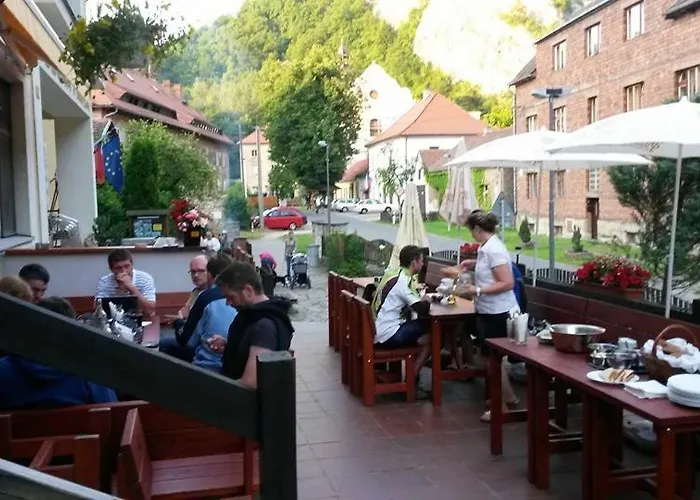 Obecna Skola Hotel Svatý Jan pod Skalou