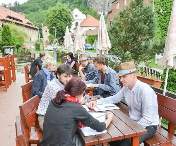 Obecna Skola Hotel 3*