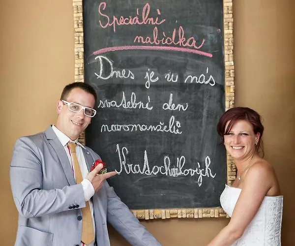 Obecna Skola Hotel Svatý Jan pod Skalou